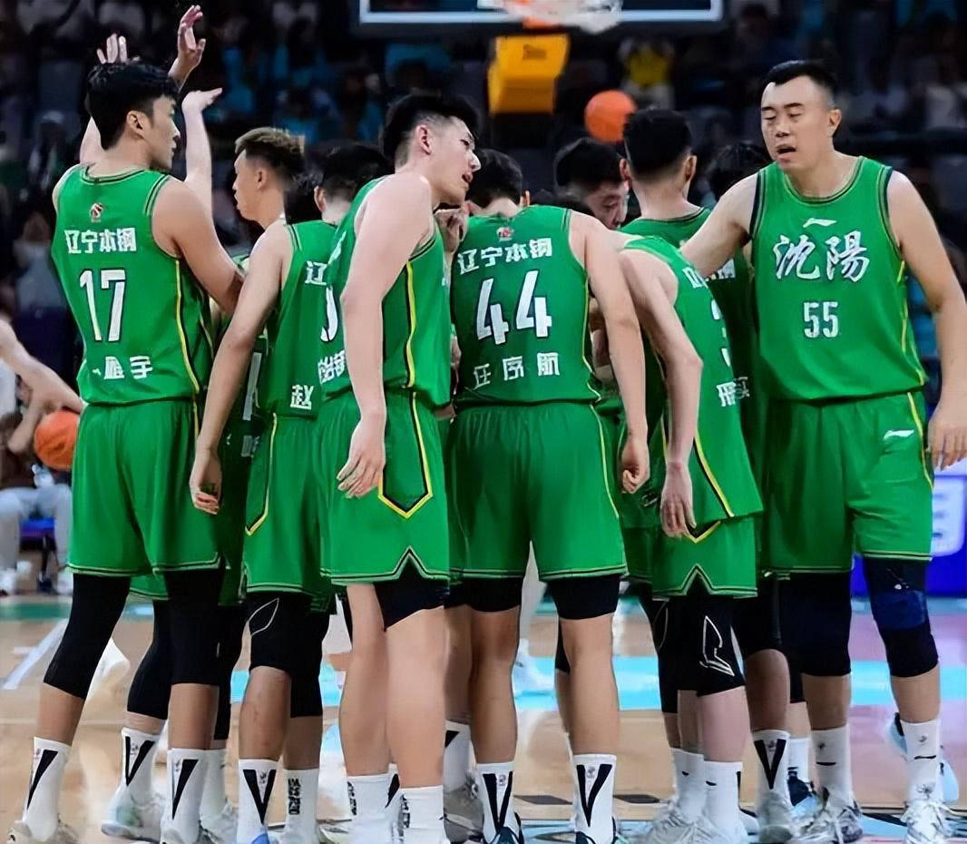 世锦赛最新形势：莱比锡高居榜首，辽宁男篮强势追赶，冠军归属成迷(莱比锡vs云达不莱梅)